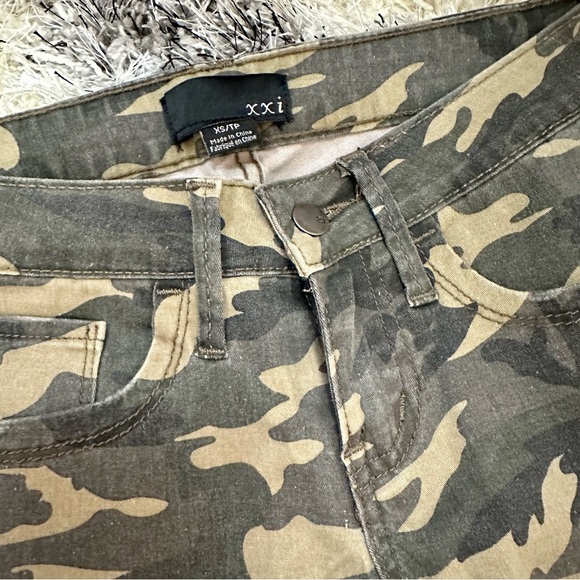 Forever21 Army Style Pants with Side Pockets - Size: XS - Picture 3 of 4